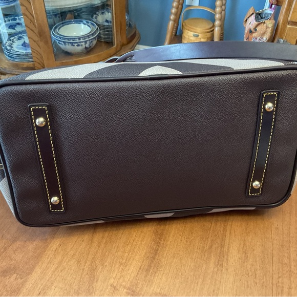 Dooney & Bourke Brown Tan Chevron Bailey Tote - Picture 3 of 14